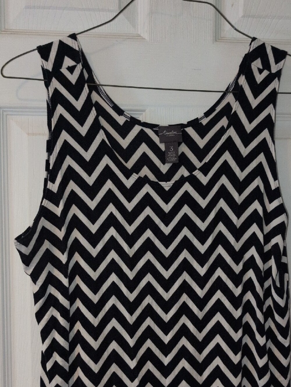 Chevron Sleeveless Tank Top - Black & White - Picture 3 of 4